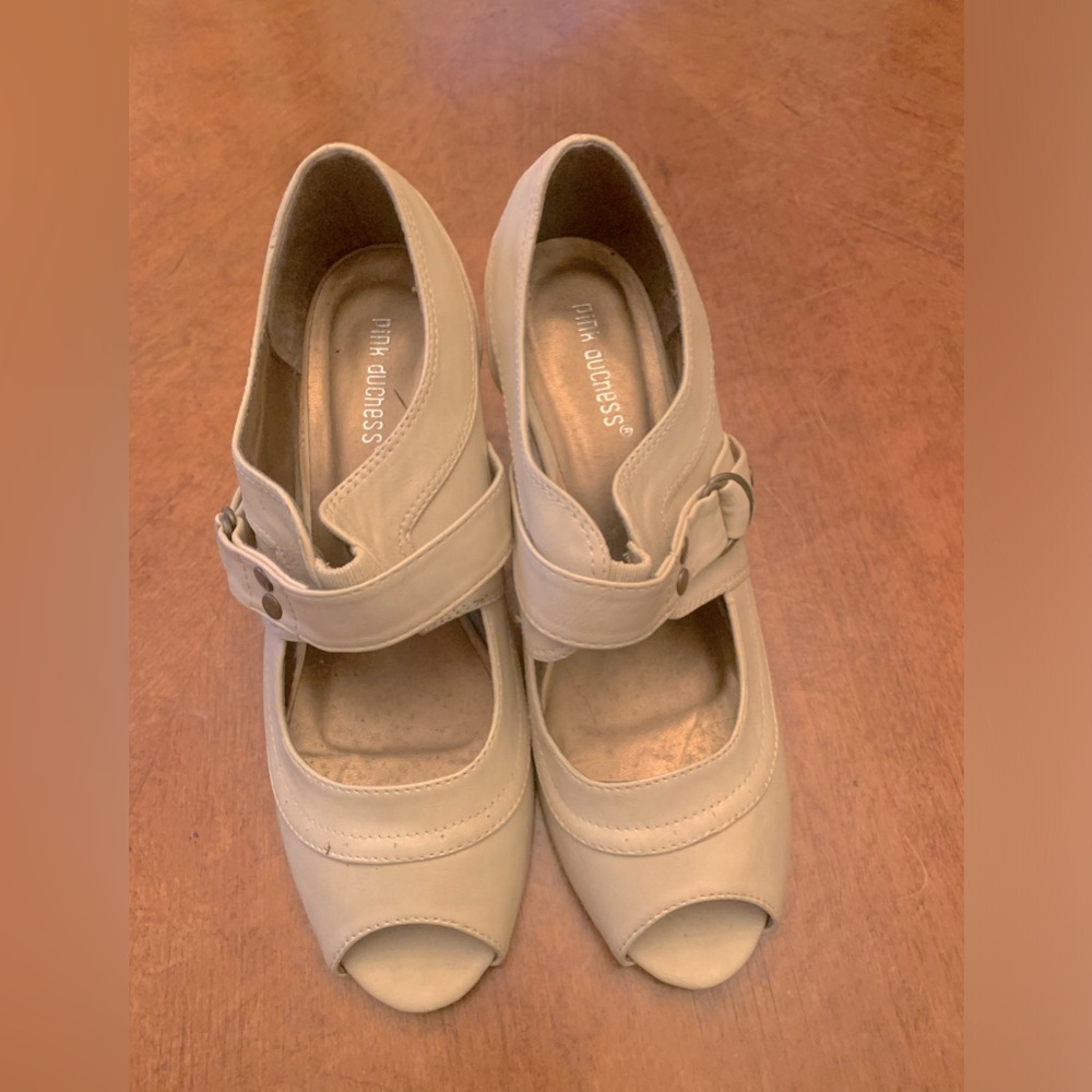 SALE $15 or 3 for $40 Pink Duchess peep toe vintage style shoes size 9